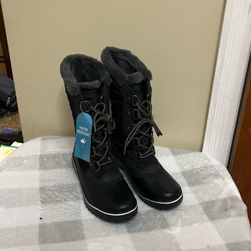 🆕 JBU Women’s water resistant Winter /snow black boots. 6.5